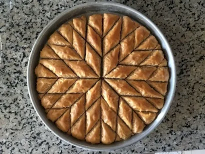 Cevizli Ev Baklavası tarifi