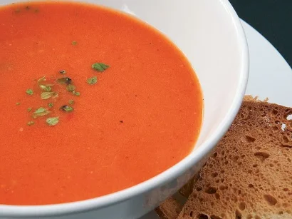 Közlenmiş Kırmızı Biberli Domates Çorbası tarifi
