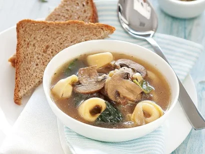 Mantarlı Tortellini Çorbası tarifi