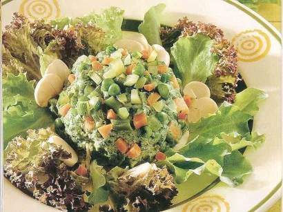 Akdeniz Usulü Sebzeli Salata tarifi
