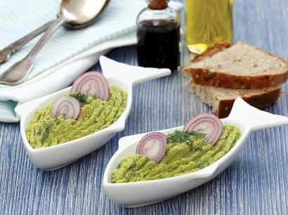 Kırmızı Soğanlı Bezelye Favası tarifi