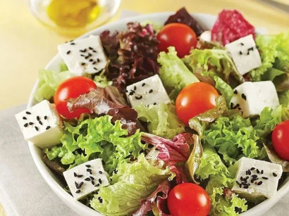 Beyaz Peynirli Akdeniz Salatası tarifi Beyaz Peynirli Akdeniz Salatası tarifi