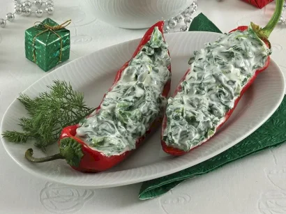 Biber Yatağında Yoğurtlu Ispanak Salatası tarifi