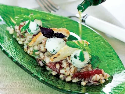 Buğdaylı Zahter Salatası tarifi