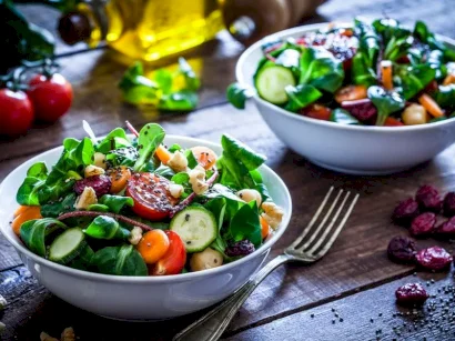 Doyurucu Salata Tarifleri: 20 Farklı Salata Tarifi tarifi
