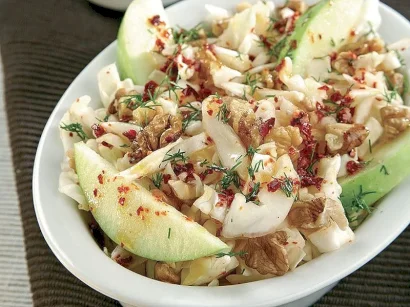 Elmalı Ve Acı Biberli Lahana Salatası tarifi