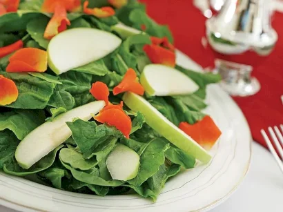 Gül Yapraklı Ispanak Salatası tarifi