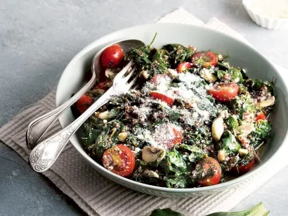 Kinoalı Ilık Ispanak Salatası tarifi