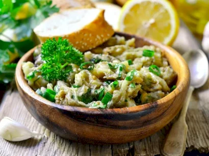 Köz Patlıcan Salatası tarifi