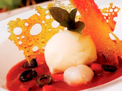 Limon Sorbeli Çilek Salatası tarifi