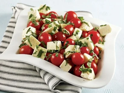 Mozarella Salatası tarifi Mozarella Salatası tarifi