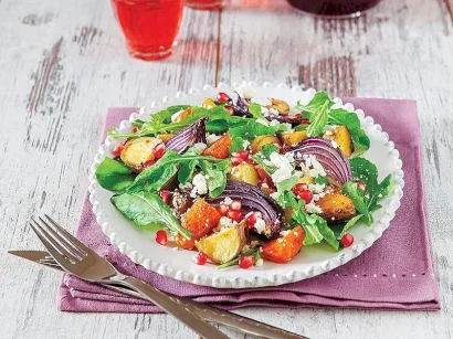 Nar Taneli Ve Kırmızı Soğanlı Roka Salatası tarifi