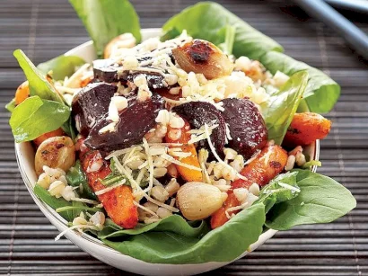 Peynirli Közlenmiş Sebze Salatası tarifi