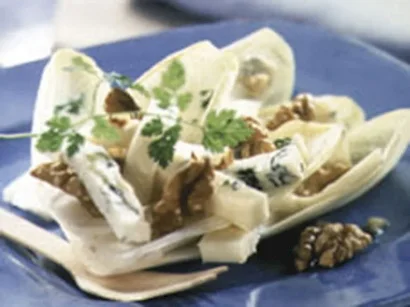Peynirli Ve Cevizli Hindiba Salatası tarifi