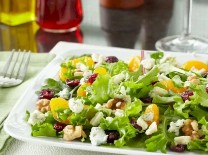 Rokfor Portakal Ve Cevizli Salata tarifi