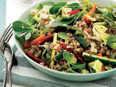 Semizotlu Karabuğday Salatası tarifi
