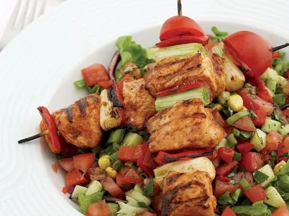 Tavuklu Şiş Kebap Salatası tarifi
