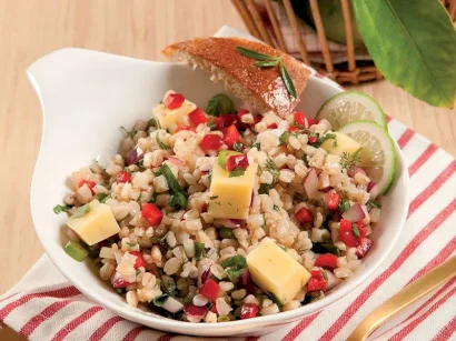 Taze Otlu Buğday Salatası tarifi