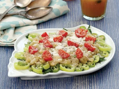 Tulum Peynirli Köz Patlıcan Salatası tarifi