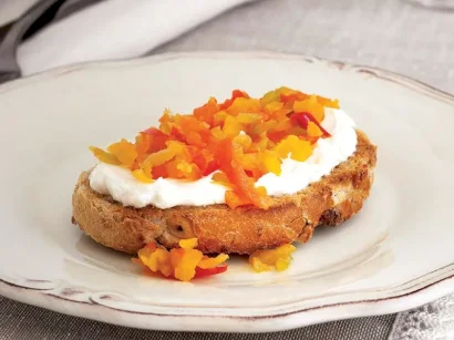 Üç Renkli Biber Salatası tarifi