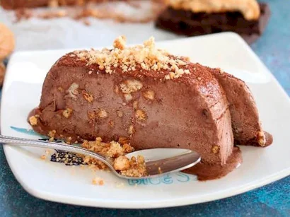 Acıbadem Kurabiyeli Ve Bitter Çikolatalı Semifreddo tarifi
