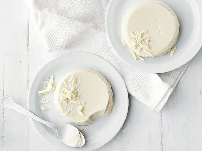 Beyaz Çikolatalı Vanilyalı Panna Cotta tarifi