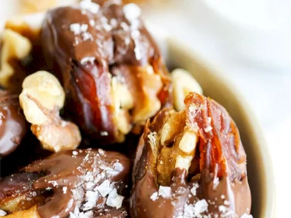 Ceviz Dolgulu Ve Çikolata Kaplı Hurma tarifi