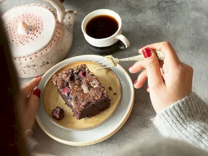 Salepli Ve Orman Meyveli Brownie tarifi