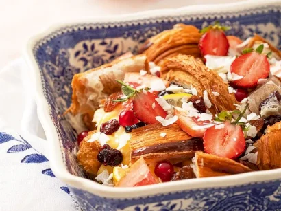 Çilekli Kruvasan Puding tarifi