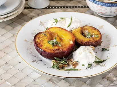 Taze Lorlu Dondurma & Fırında Şeftali tarifi