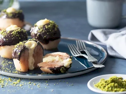 Pastacı Kremalı Ve Çikolatalı Elma tarifi