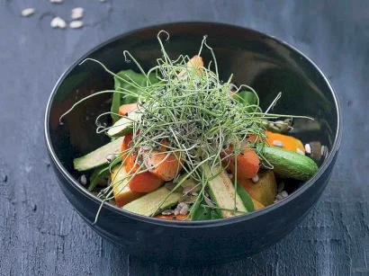Balkabaklı Baby Kabak Ve Çekirdekli Salata (Turp Filizi İle) tarifi