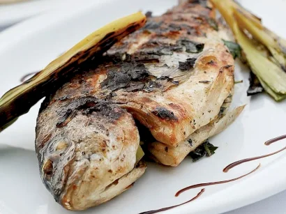 Taze Otlu Çipura Balığı tarifi Taze Otlu Çipura Balığı tarifi