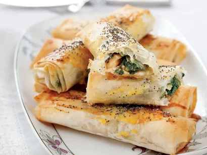 Kaymaklı Ve Ispanaklı Börek tarifi