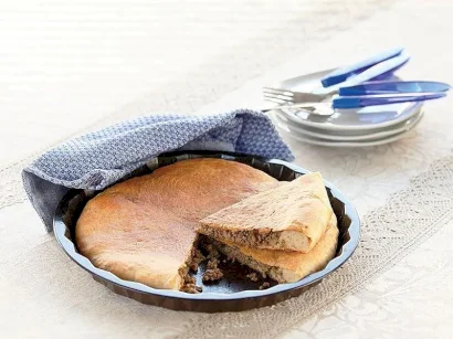 Soğanlı Ve Kıymalı Alt Üst Börek tarifi
