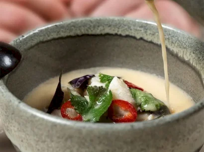 Hindistan Cevizi Sütlü Deniz Mahsulleri Çorbası tarifi