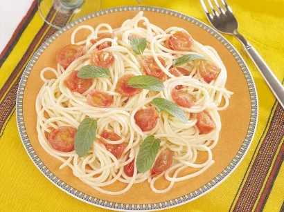 Kiraz Domatesli Makarna tarifi