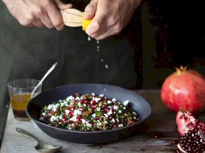 Maş Fasulyeli Ve Narlı Salata tarifi