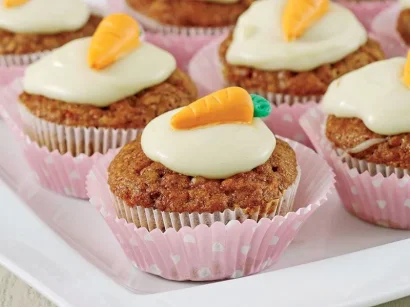Beyaz Çikolata Soslu Ve Havuçlu Muffin tarifi