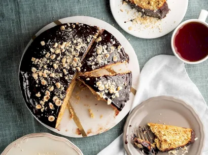 Çikolata Soslu Fındıklı Kek tarifi