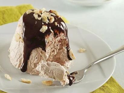 Kahve Soslu Ve Fındıklı Tatlı tarifi