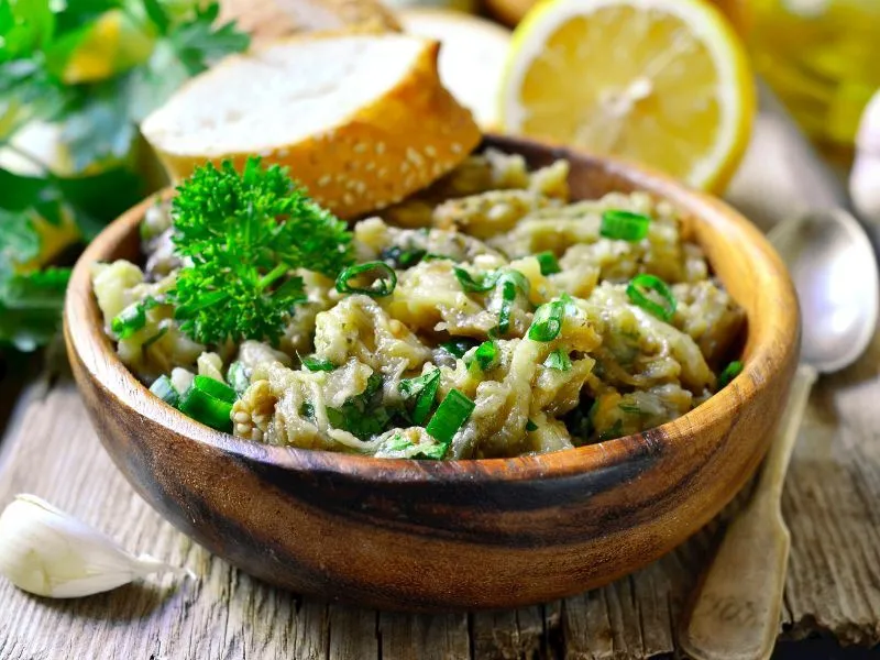 Köz Patlıcan Salatası tarifi
