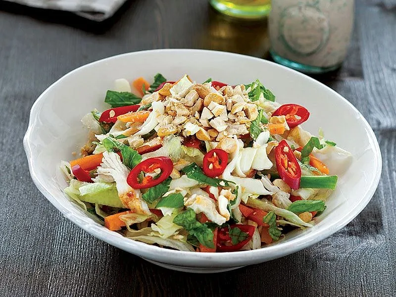 Tavuk Etli Kış Salatası tarifi