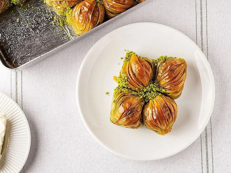 Hazır Yufkadan Midye Baklava tarifi