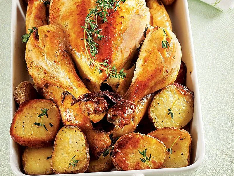 Fırında Sarımsaklı Ve Kekikli Bütün Tavuk tarifi